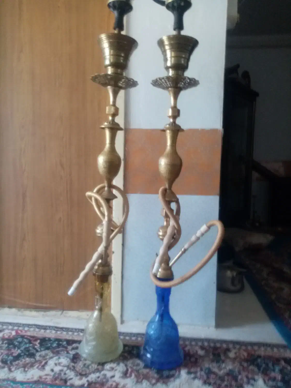 قلیان بزرگ برنجی قدیمی قلمکاری ارتفاع یک ونیم متر|کلکسیون اشیاء عتیقه|نیشابور, فردوسی جنوبی|دیوار