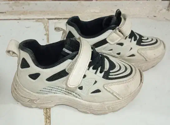 2 عدد کفش|کفش و لباس بچه|آبادان, |دیوار