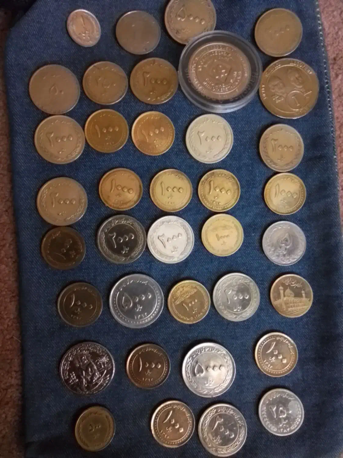 تعدادی سکه|کلکسیون سکه، تمبر، اسکناس|پرند, فاز ۱|دیوار