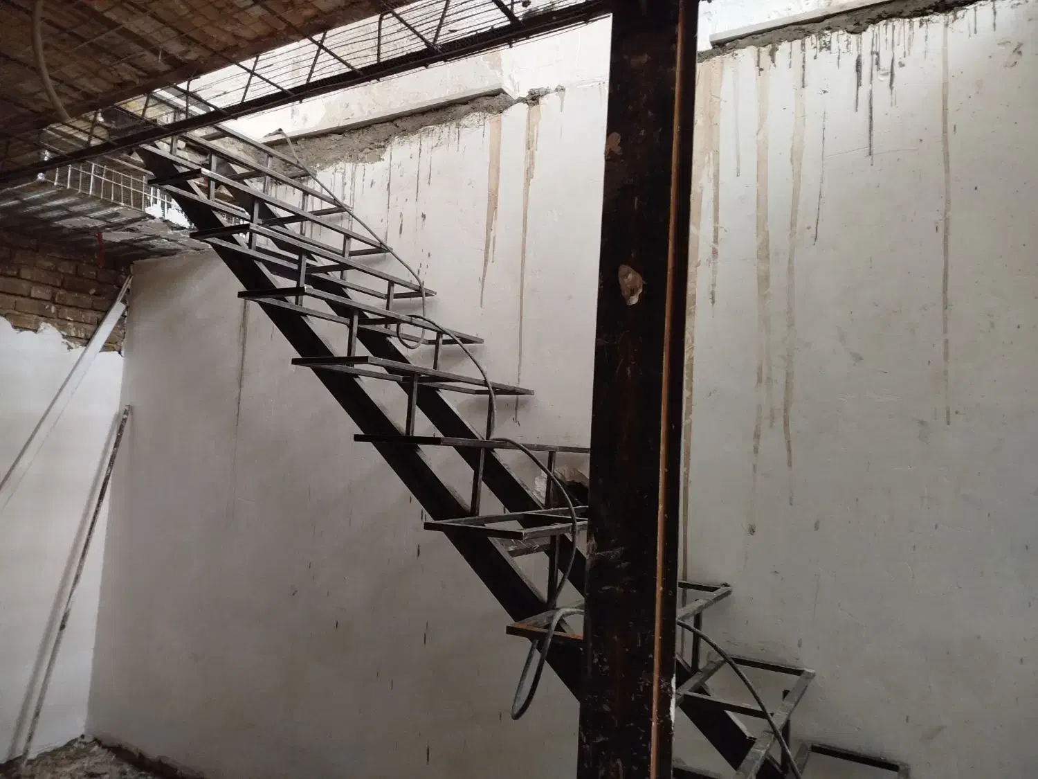 جوشکار ودرب وپنجره دوجداره upvc|خدمات پیشه و مهارت|بروجرد, |دیوار