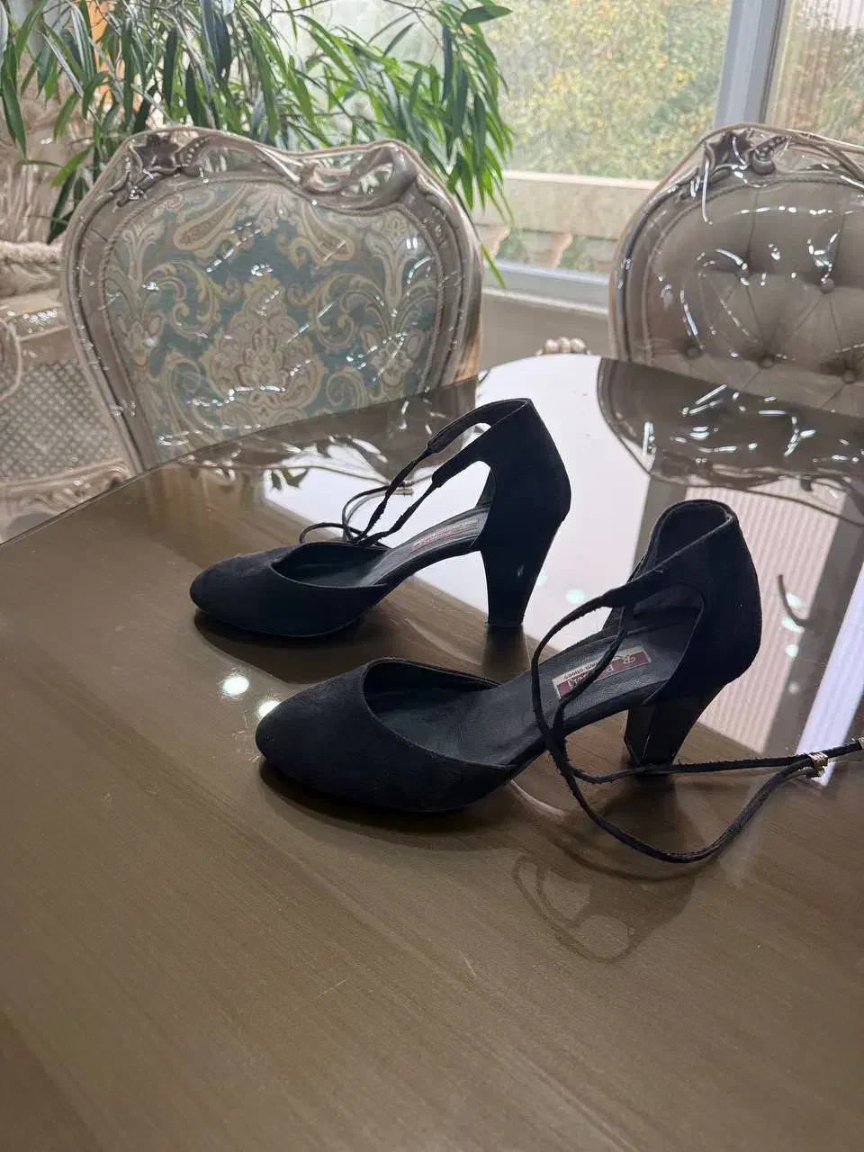 پاشنه بلند|کیف، کفش، کمربند|رشت, امین الضرب|دیوار