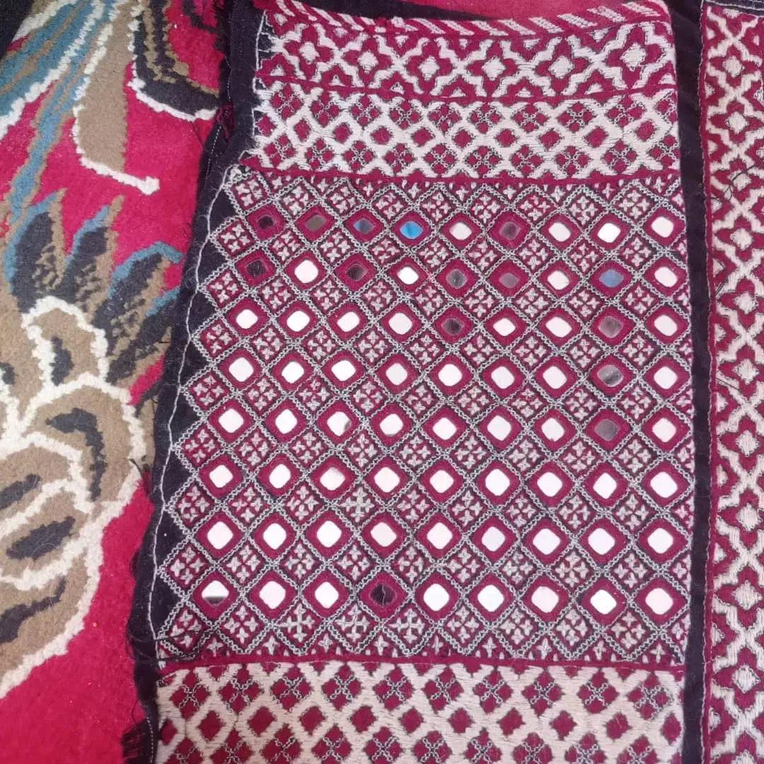 زی آستین هزار آینه|لباس|خاش, |دیوار