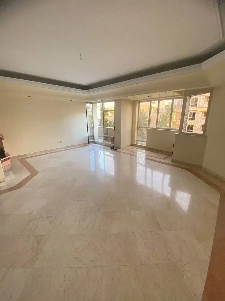 میرداماد شمالی ۲۰۰متر سه خوابه