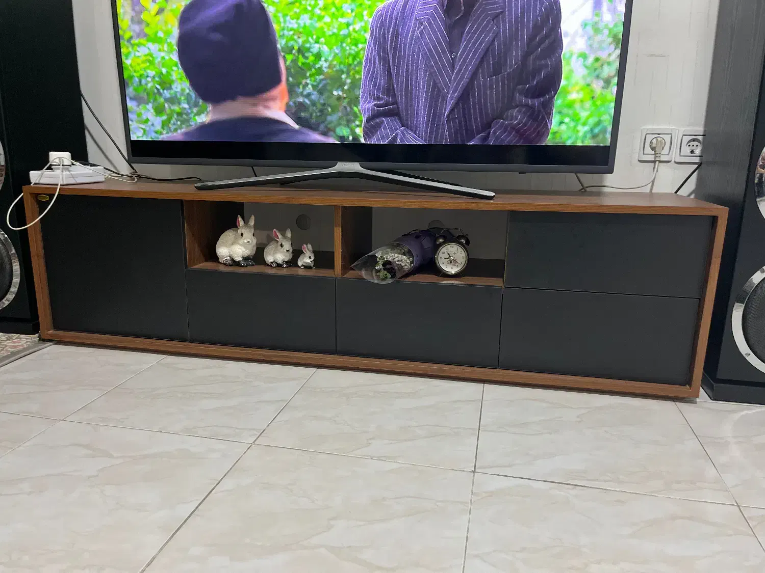 میز تلویزیون|میز تلویزیون|فردیس, نگارستان|دیوار