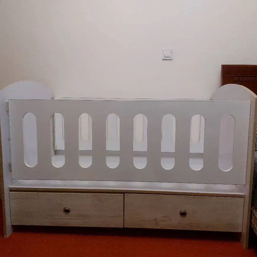 تخت بچه|تخت و صندلی بچه|کیش, |دیوار