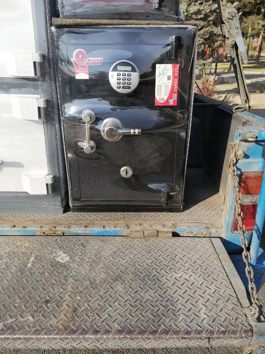 گاوصندوق در همه ابعاد|ابزارآلات|اندیشه, اندیشه فاز ۱|دیوار