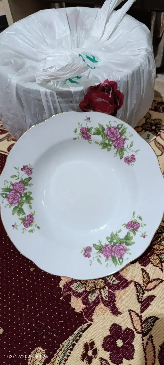 بشقاب گل سرخ چینی قدیمی|ظروف سرو و پذیرایی|تبریز, |دیوار