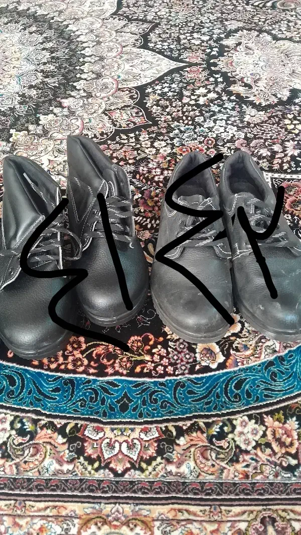 کفش کار|کیف، کفش، کمربند|قم, شهر قائم|دیوار