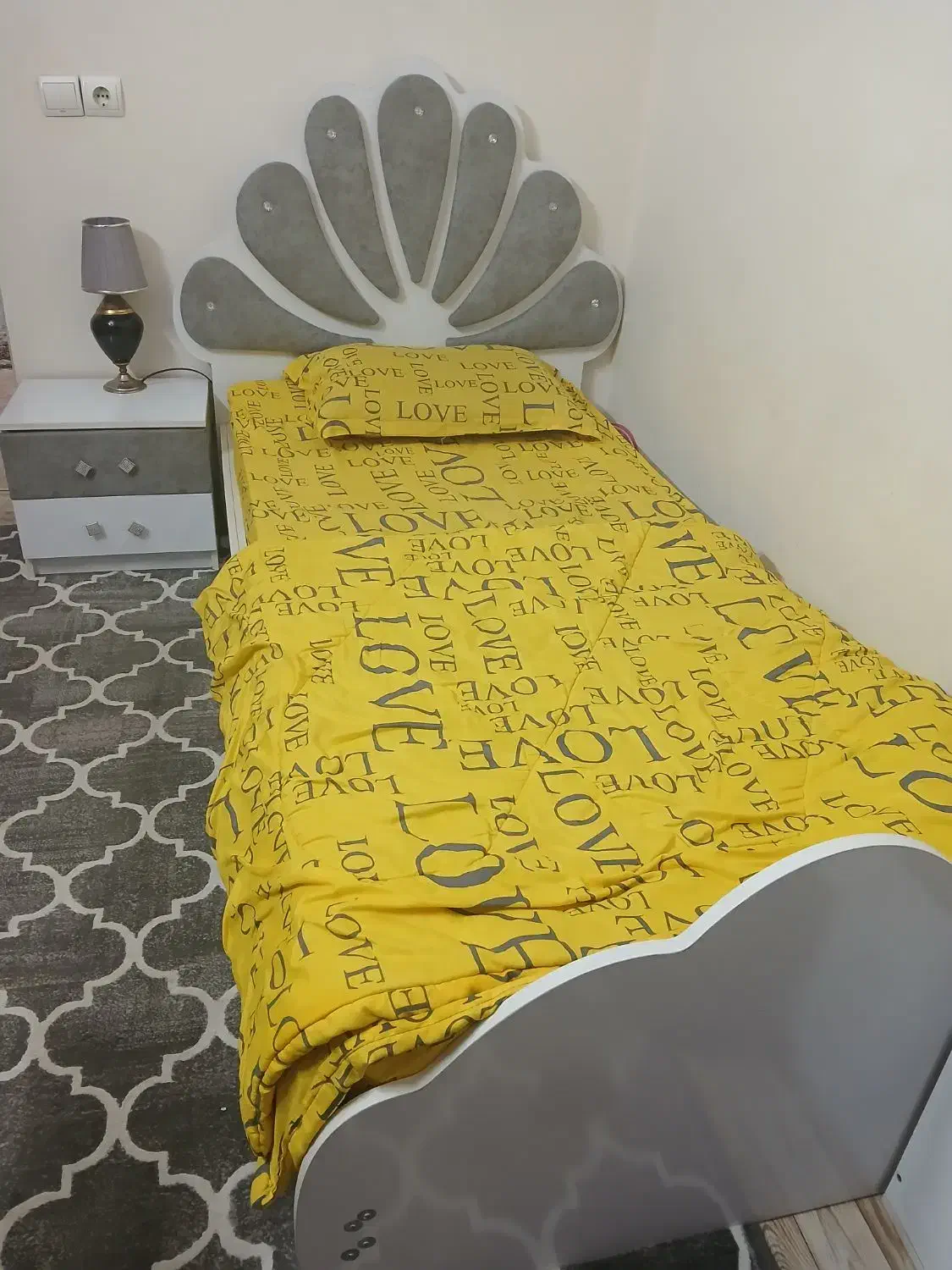 تخت خواب و میز تحریر|تخت و سرویس خواب|رباط‌کریم, رباط‌کریم|دیوار