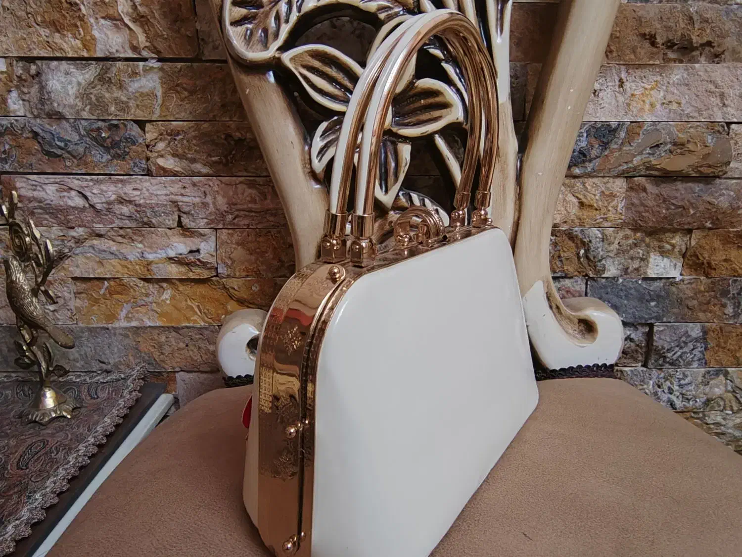 کیف|کیف، کفش، کمربند|پیشوا, |دیوار