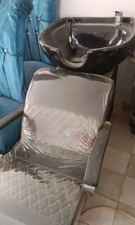 لوازم آرایشگاه|آرایشگاه و سالن‌های زیبایی|کاشمر, |دیوار