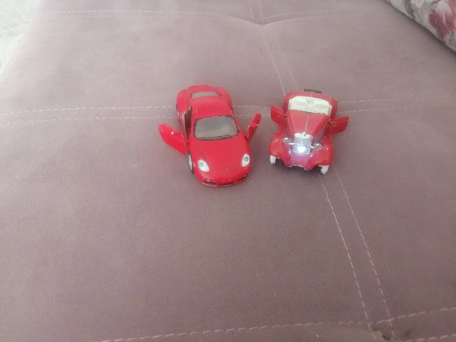 ماشین دربه باز شو با چراغ|اسباب‌بازی بچه|فردوس (خراسان), |دیوار