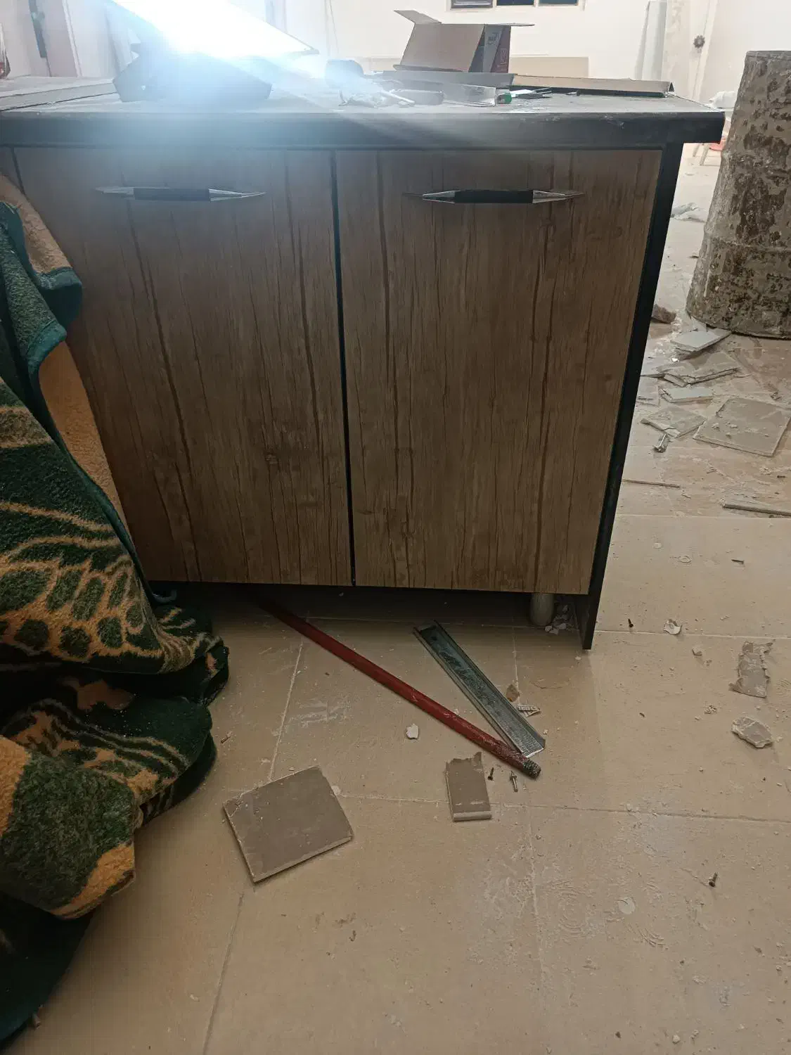 کابینت کابینت ام دی اف جنس خوب با بدنه فلز چکشی|مصالح و تجهیزات ساختمان|قرچک, میرزائی شمالی|دیوار