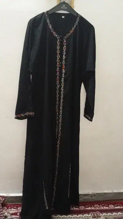 عبا زنانه|لباس|لار, |دیوار