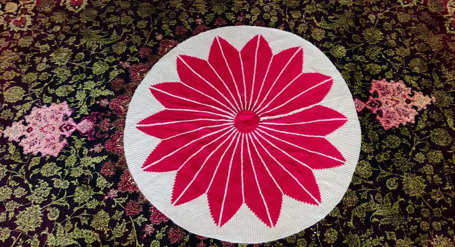 پادری رومیزی زیبا کار دست ستاره|پادری|کاشان, باغ ماجد|دیوار