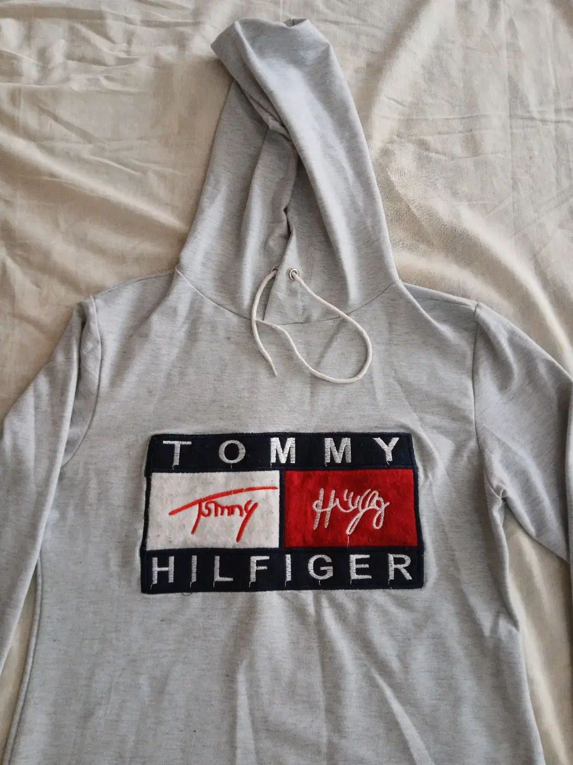 تعدادی لباس|لباس|اصفهان, قهجاورستان|دیوار