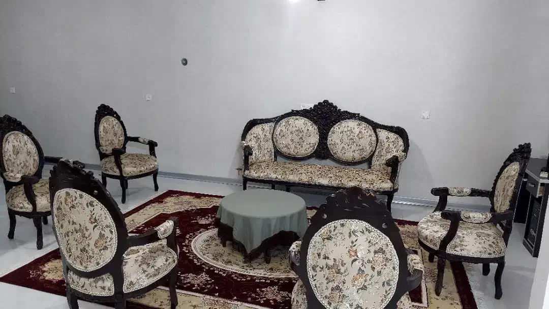 مبل هفت نفره سلطنتی مدل فرح با چوب گردو و میز وسط|مبلمان خانگی و میز عسلی|کرج, ساسانی (قلمستان)|دیوار