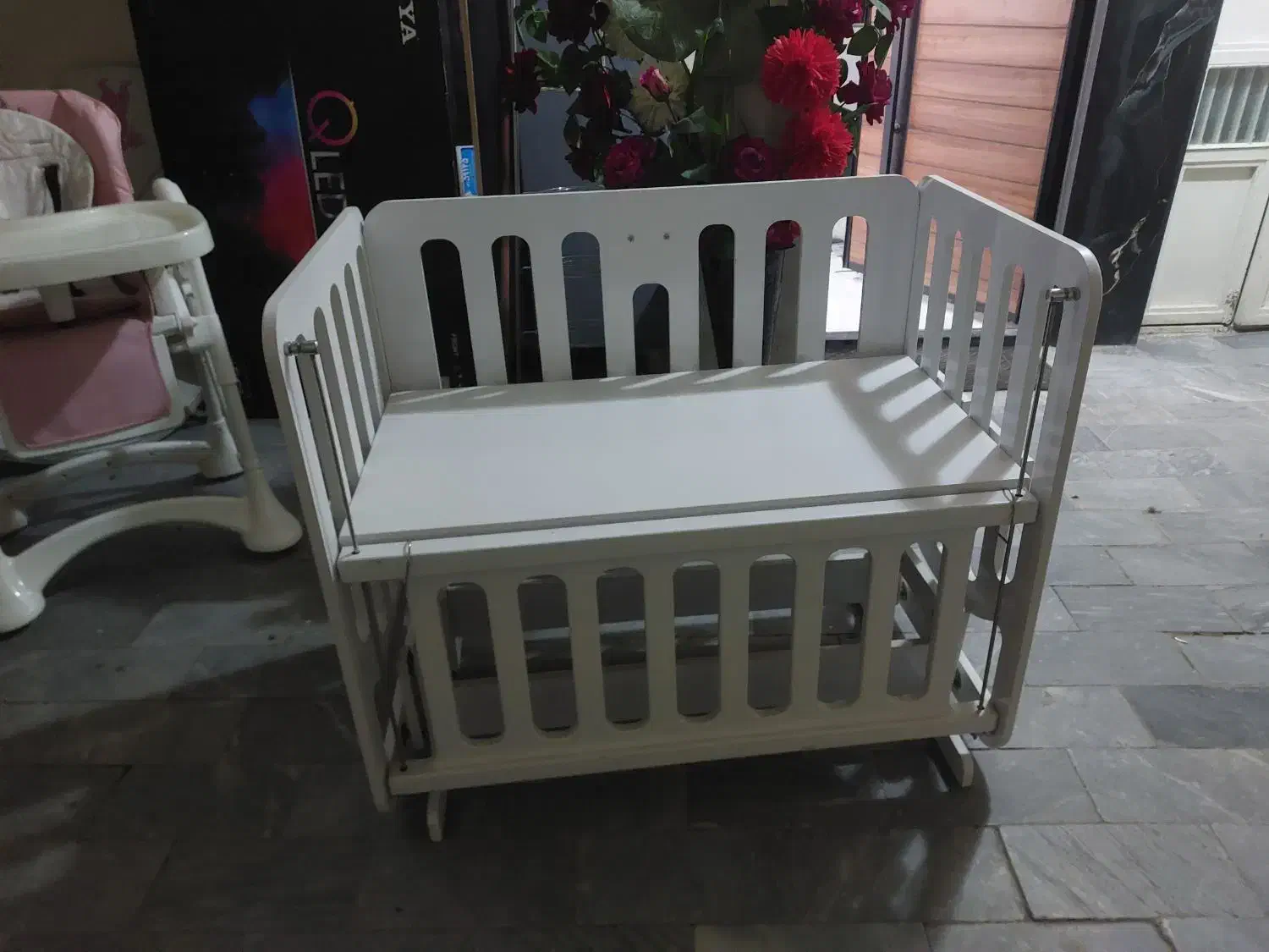 تخد کنار مادر نوزاد|تخت و صندلی بچه|تبریز, |دیوار