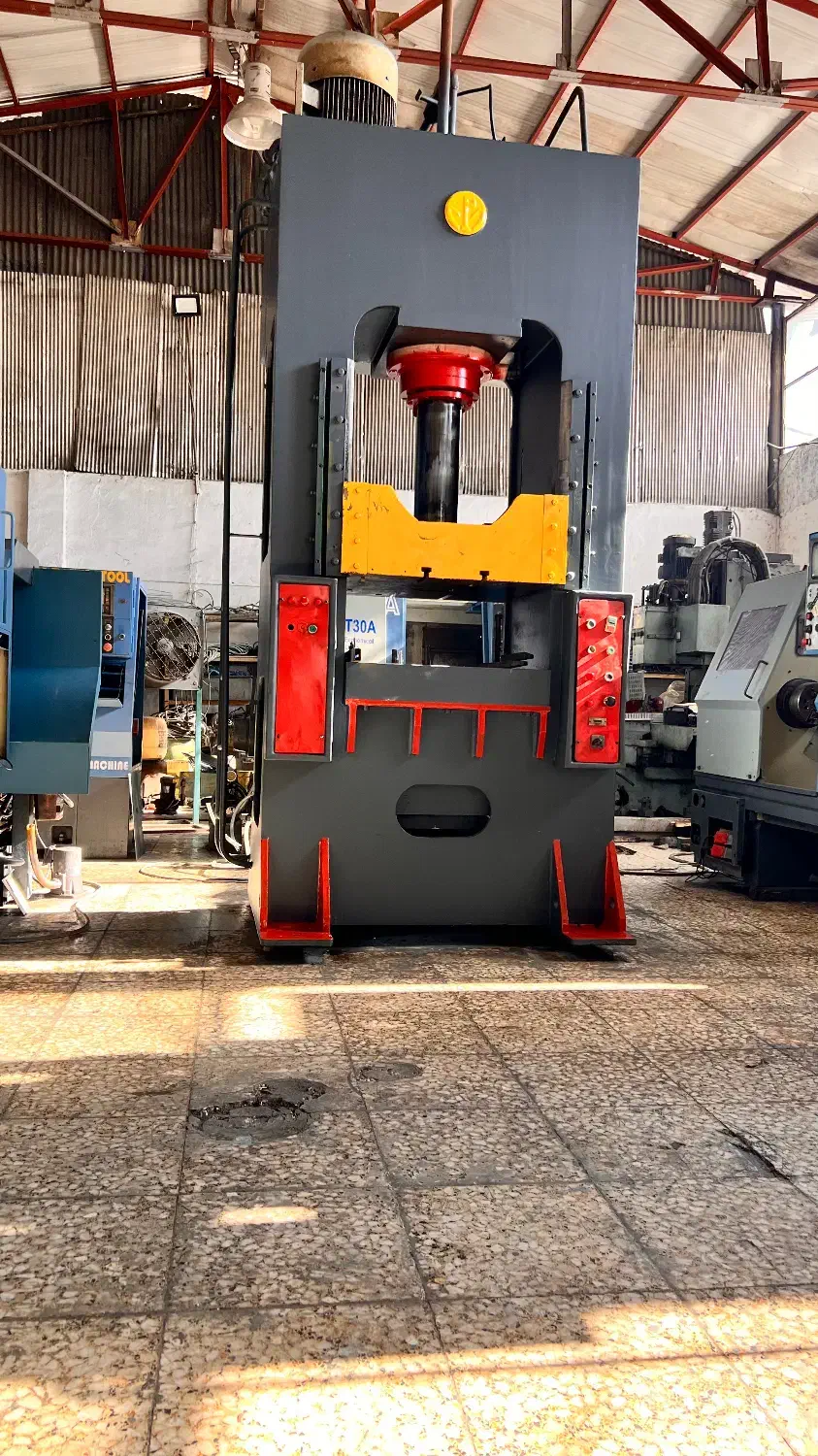 پرس هیدرولیک ۱۶۰تن روسی  و ۲۵۰تن|ماشین‌آلات صنعتی|تهران, تهرانپارس شرقی|دیوار