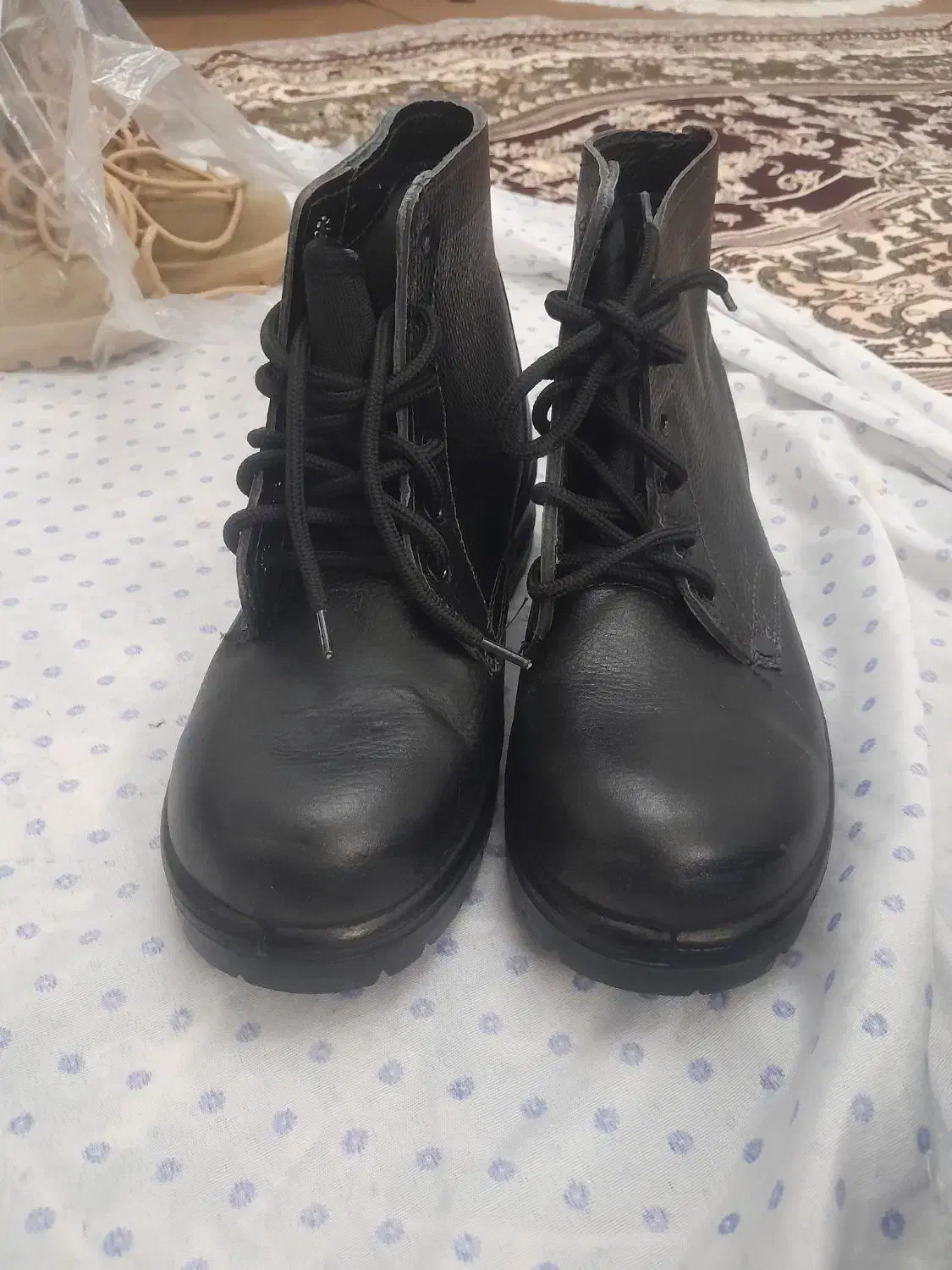 بوت نظامی نو|کیف، کفش، کمربند|سلماس, |دیوار