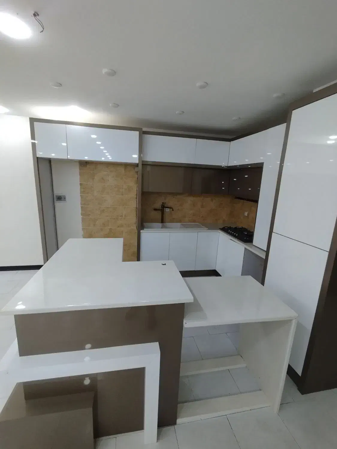 90متری /روبرو مترو / بدون هزینه وام تسویه *|فروش آپارتمان|هشتگرد, فاز ۱ مهستان|دیوار