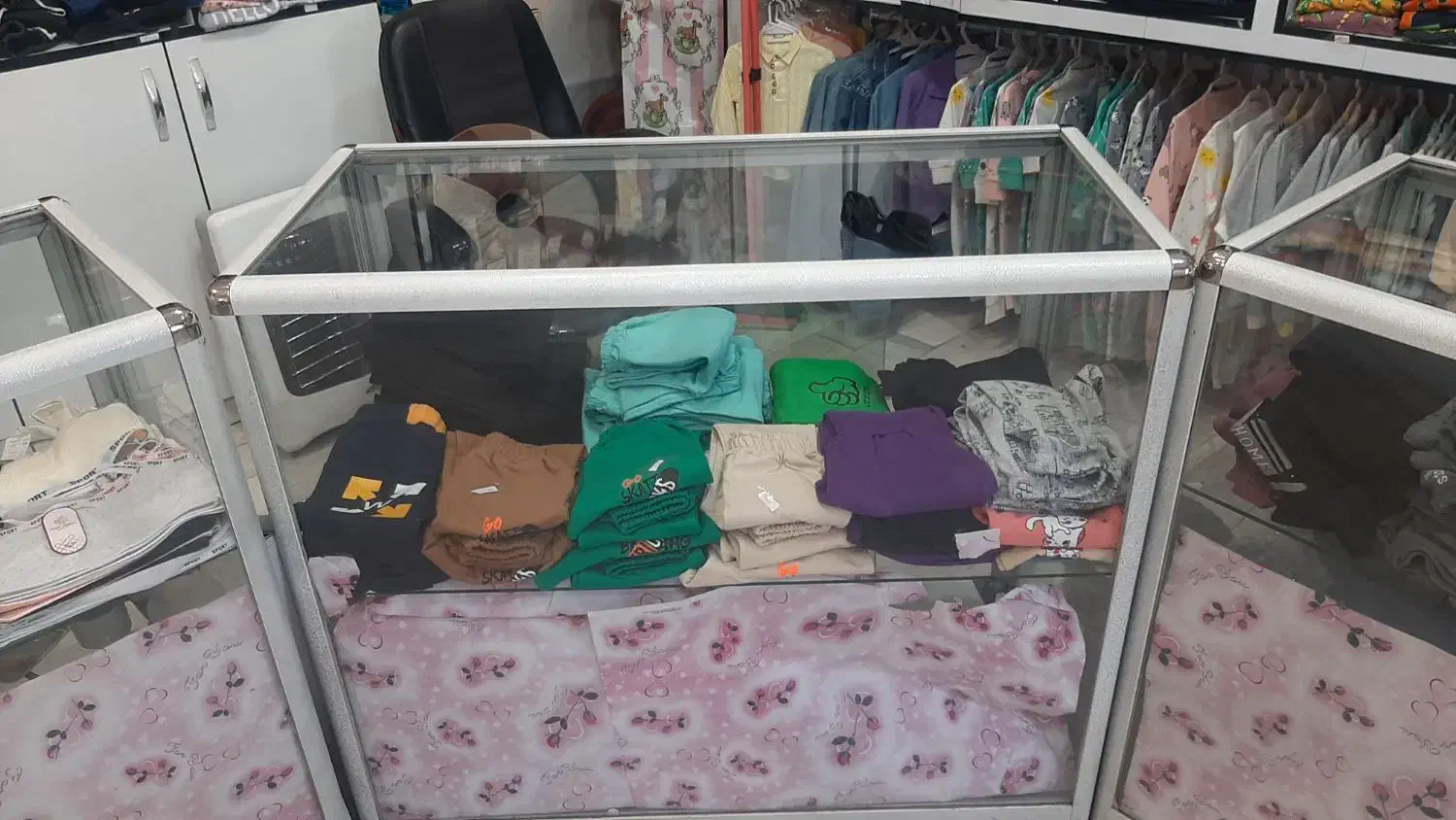 ویترین آلمینیوم|فروشگاه و مغازه|آران و بیدگل, |دیوار