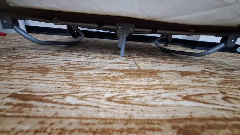 تخت و پارک کودک|تخت و صندلی بچه|قم, باغ کرباسی|دیوار