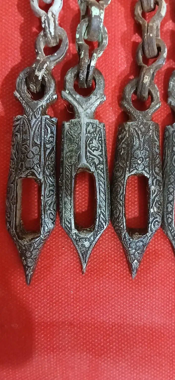 چفت فولادی یزدی|کلکسیون اشیاء عتیقه|اشکذر, |دیوار