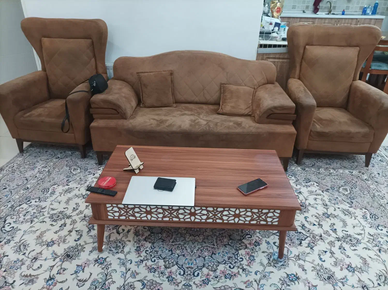 مبل چستر|مبلمان خانگی و میز عسلی|فردیس, منظریه|دیوار