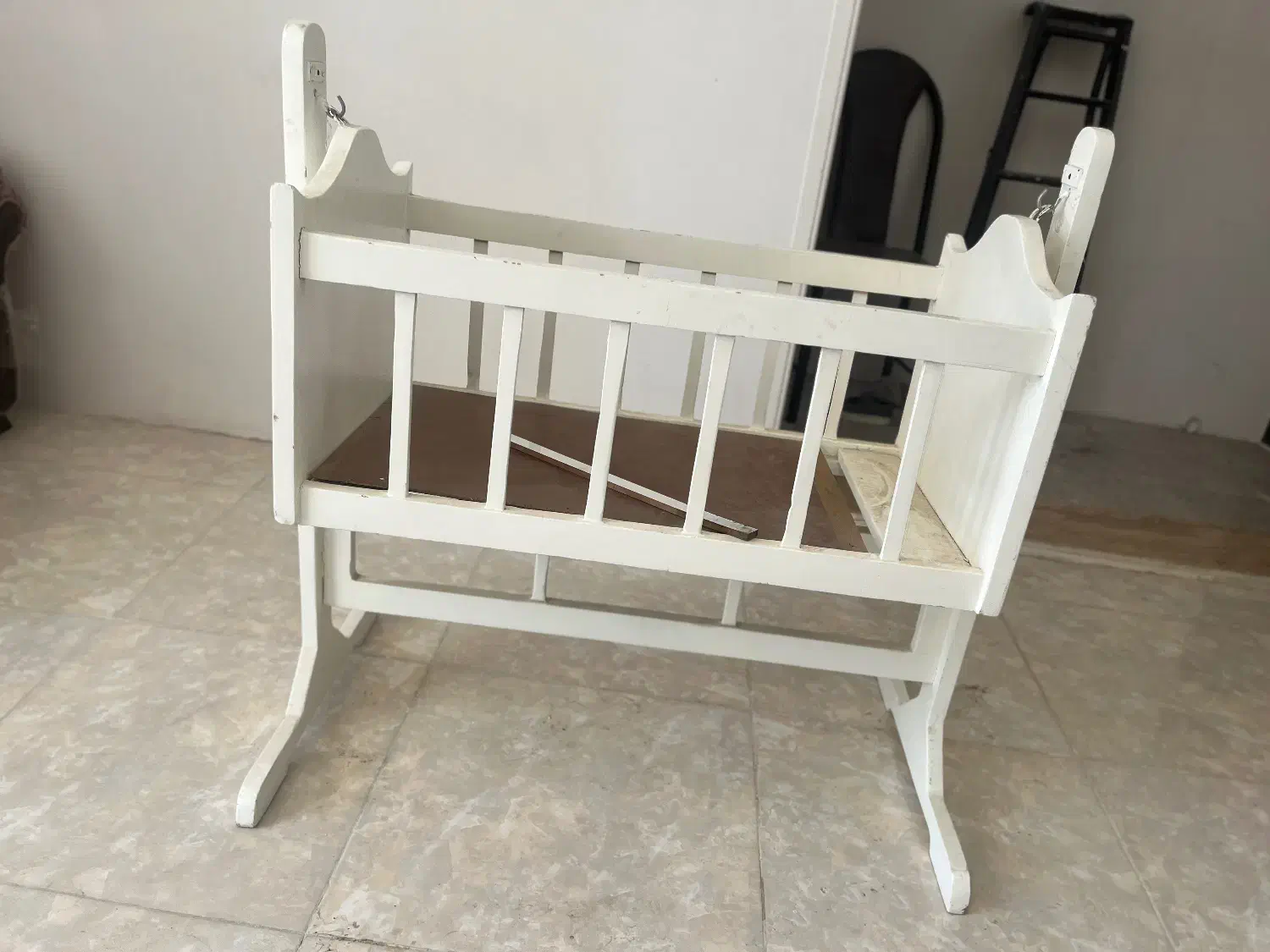 گهواره چوبی|تخت و صندلی بچه|میانه, |دیوار