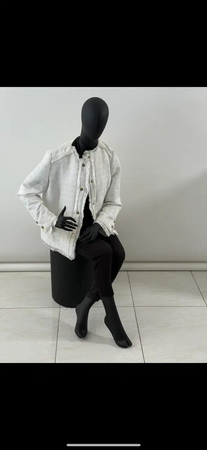 مانکن زنانه نشسته|فروشگاه و مغازه|رشت, استادسرا|دیوار