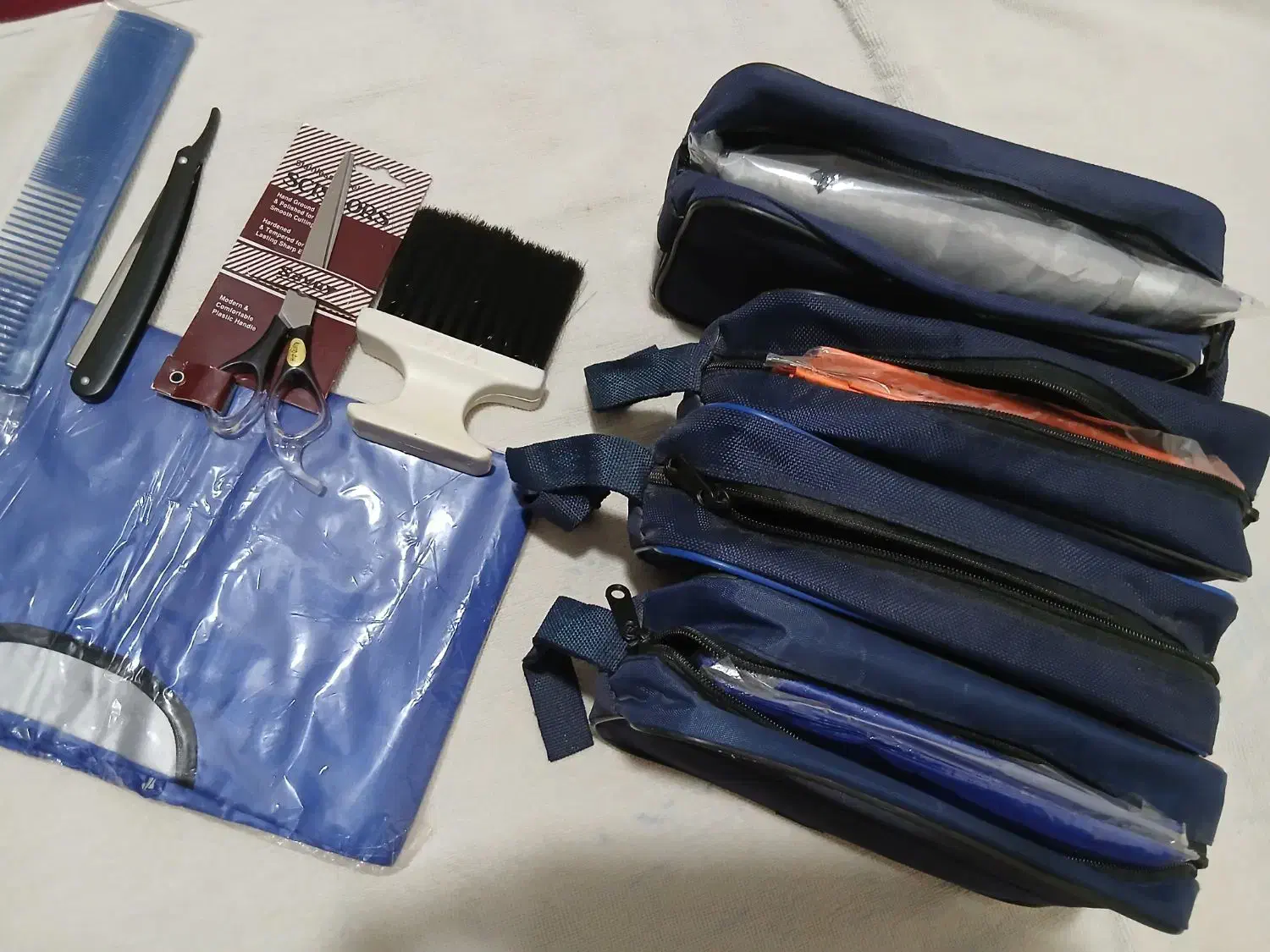 کیف با ابزار آرایشگاه|آرایشگاه و سالن‌های زیبایی|آشخانه, |دیوار