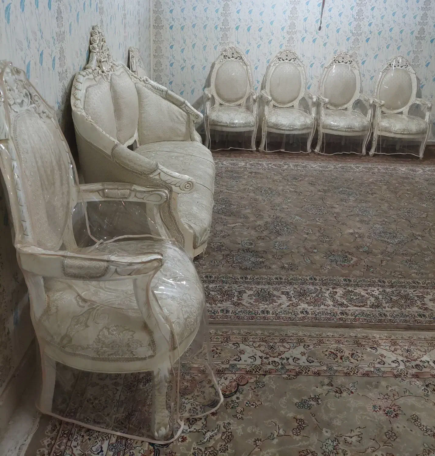 مبل ۹ نفره سلطنتی به همراه کاور مبل|مبلمان خانگی و میز عسلی|کهک, |دیوار