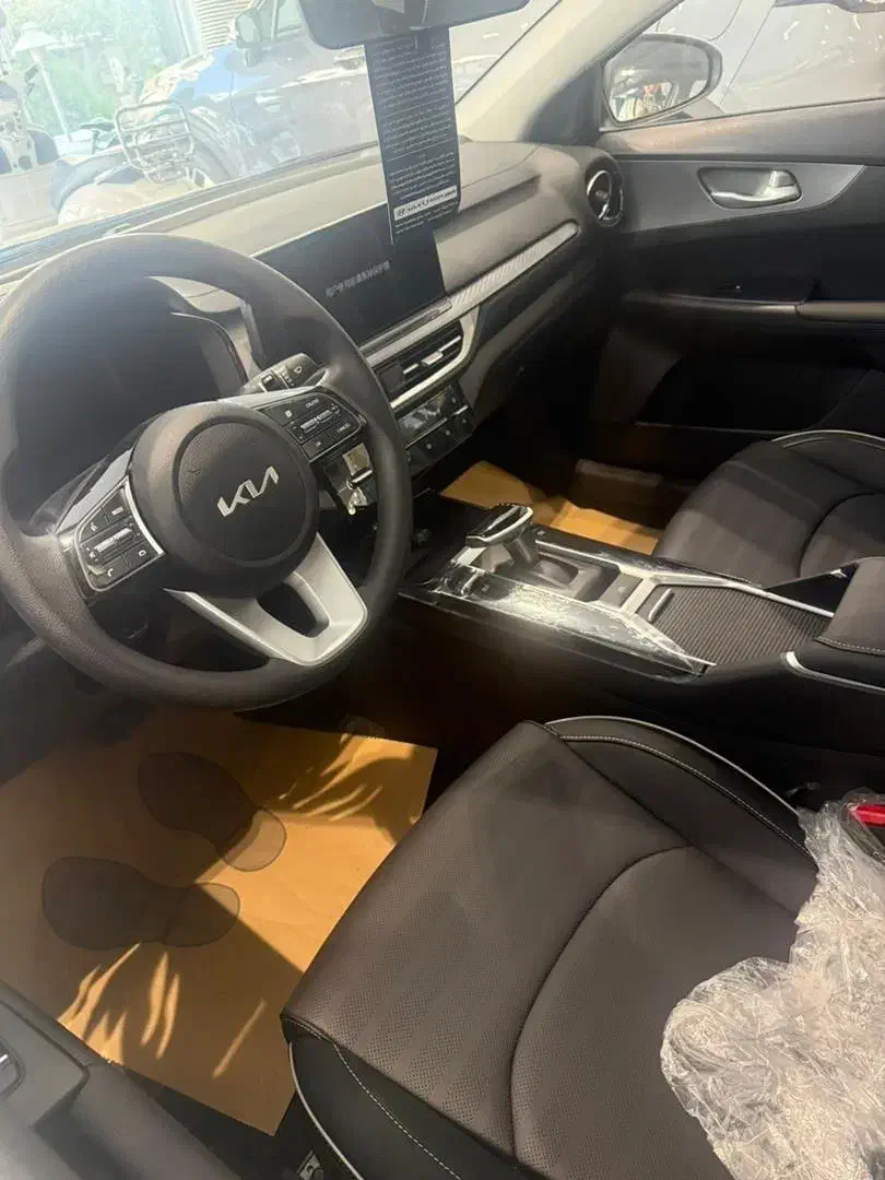کیا K3 (کی۳، کا۳) ۲۰۲۵|خودرو سواری و وانت|تهران, درختی|دیوار