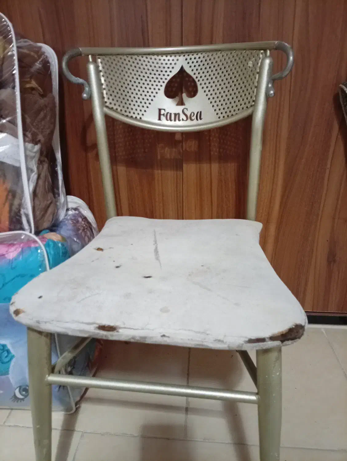 صندلی اهنی|صندلی و نیمکت|هشتگرد, فاز ۷ مهستان|دیوار