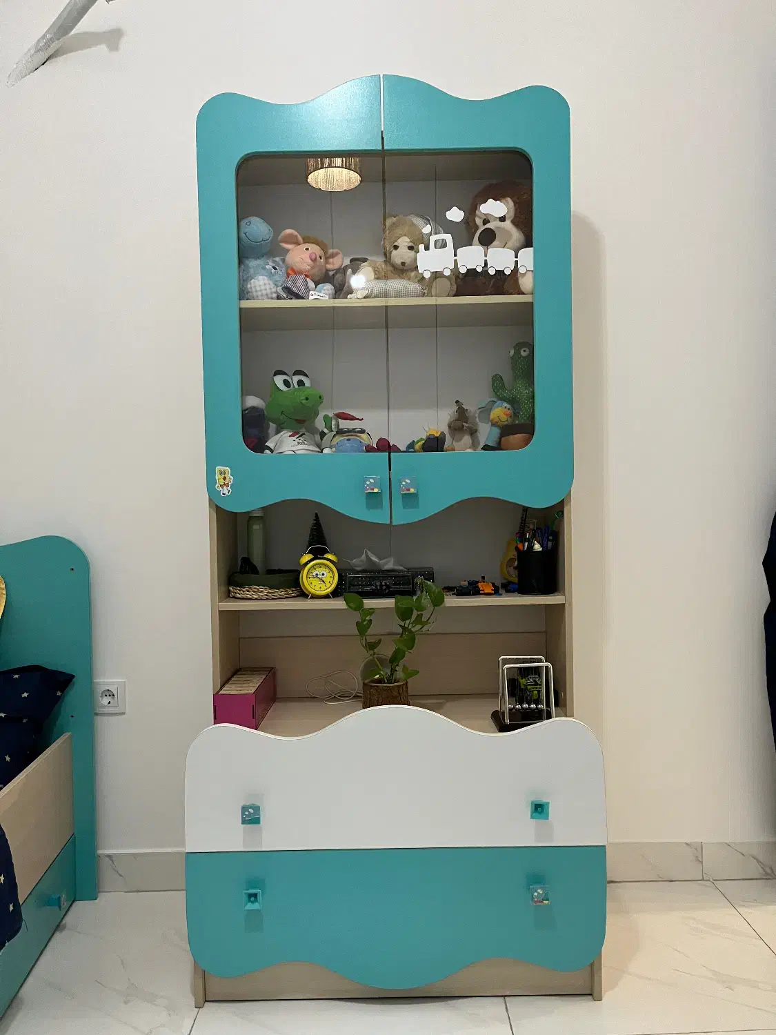 تخت وکمد|تخت و سرویس خواب|رشت, دروازه لاکان|دیوار