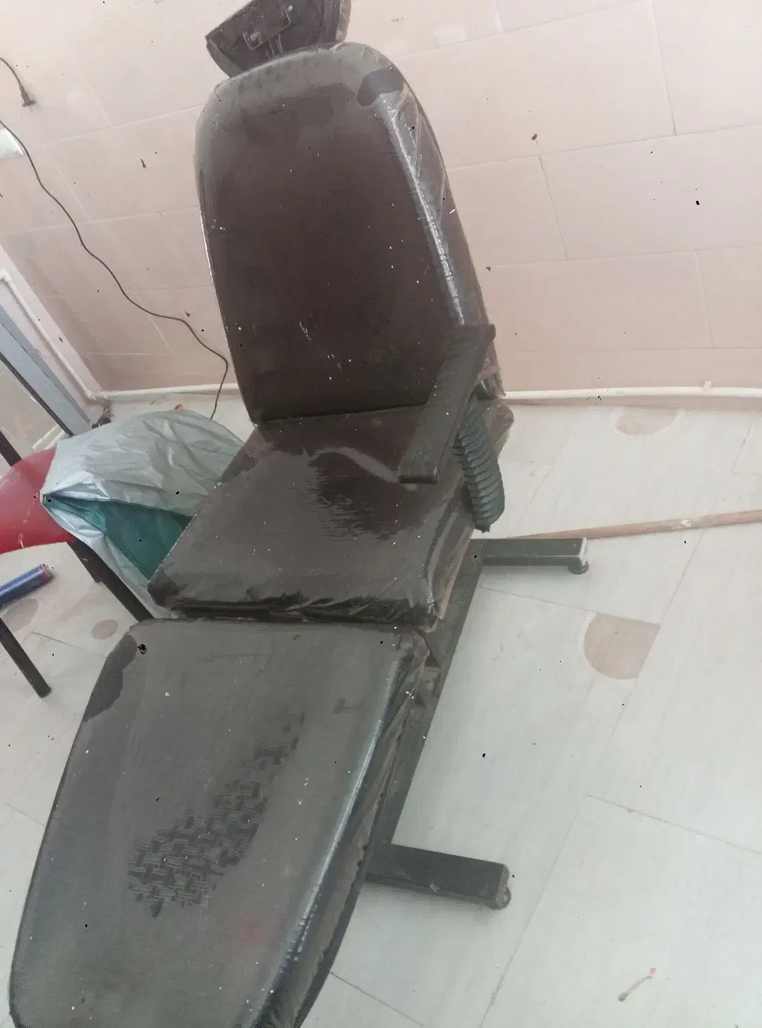 2تا آینه یک دریک ۲تا صندلی اصلاح|آرایشگاه و سالن‌های زیبایی|سرخنکلاته, |دیوار