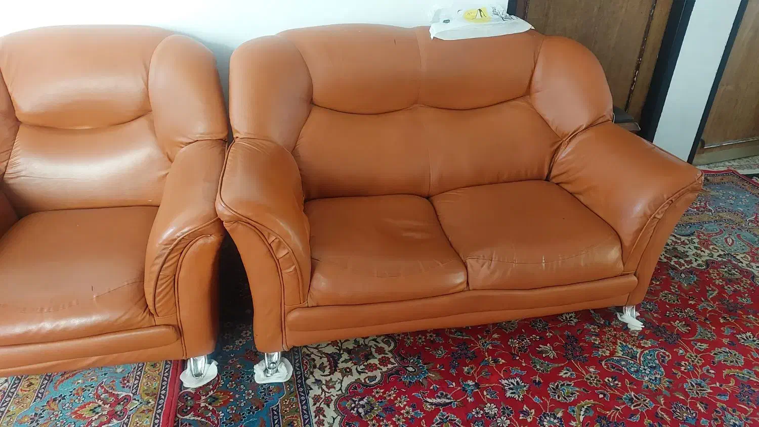 مبل سه نفره جنس چرم اصل|مبلمان خانگی و میز عسلی|یاسوج, |دیوار