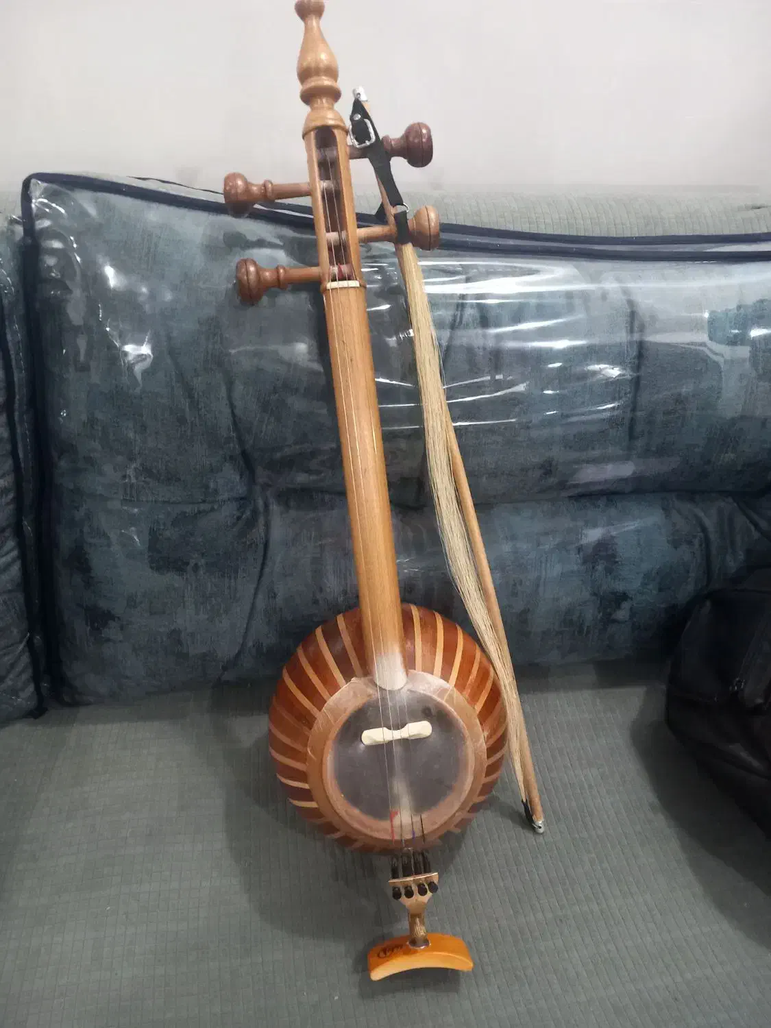 گمانچه حرفه ای خوش صدا|سازهای سنتی|رشت, کوی غلام نیا|دیوار