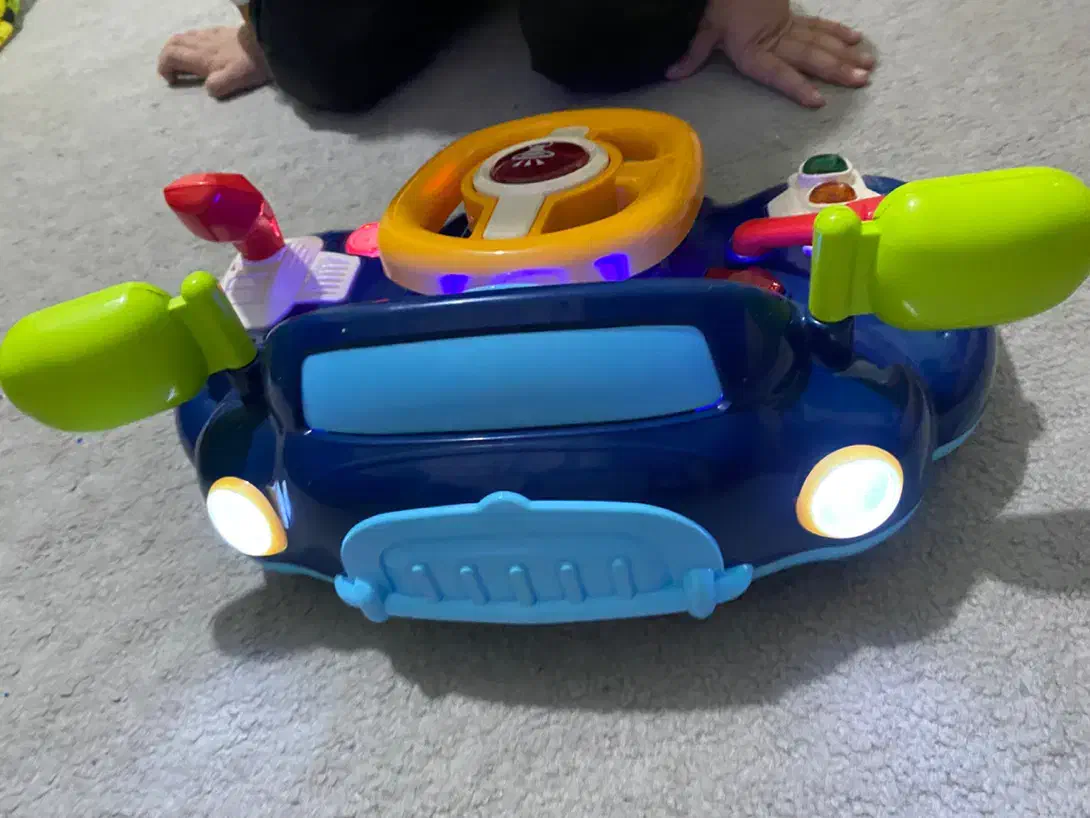 ماشین اسباب بازی|اسباب‌‌بازی|هشتگرد, شهرک بعثت|دیوار