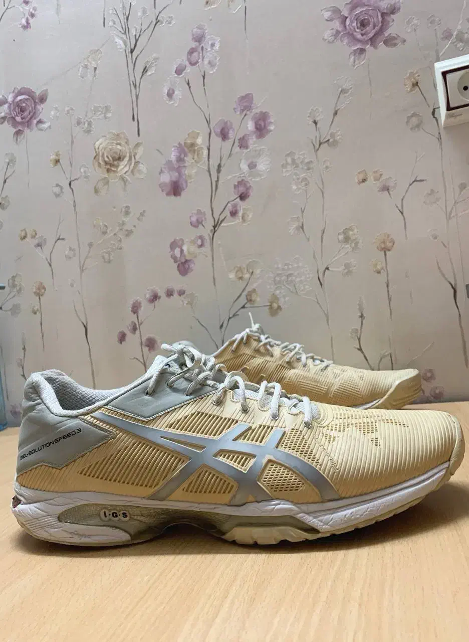 کفش والیبال|تجهیزات ورزشی|شیروان (خراسان), |دیوار