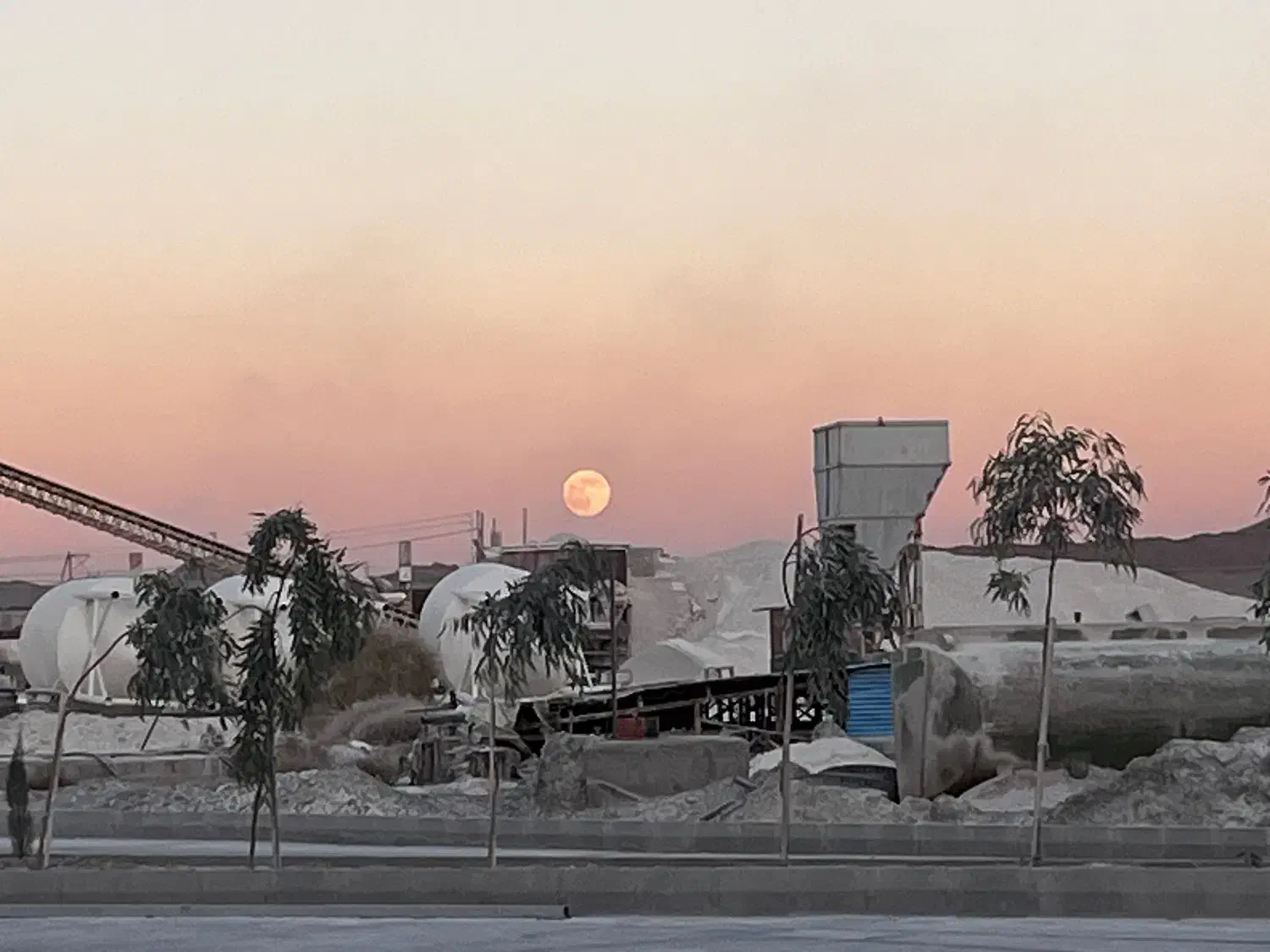 آشپز شرکتی حقوق ۲۲|استخدام خدمات فروشگاه و رستوران|سیرجان, |دیوار