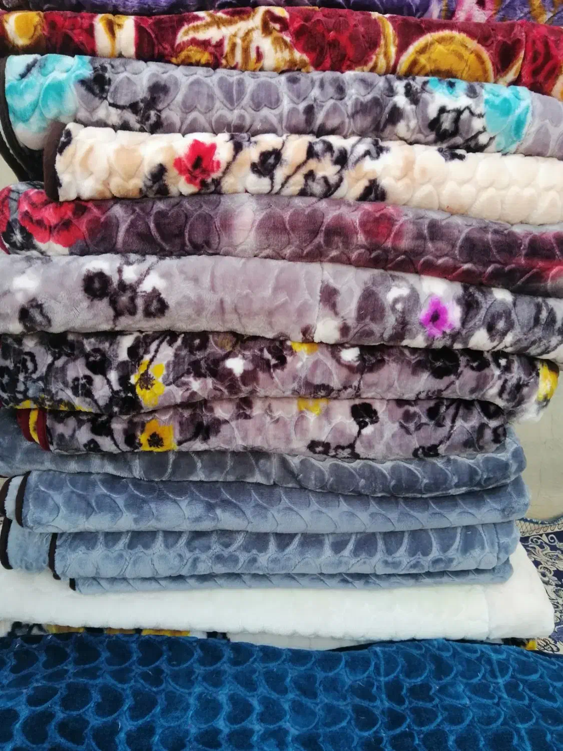 پتو گلب جسته ساده وگلدار|رختخواب، بالش، پتو|سمنان, |دیوار