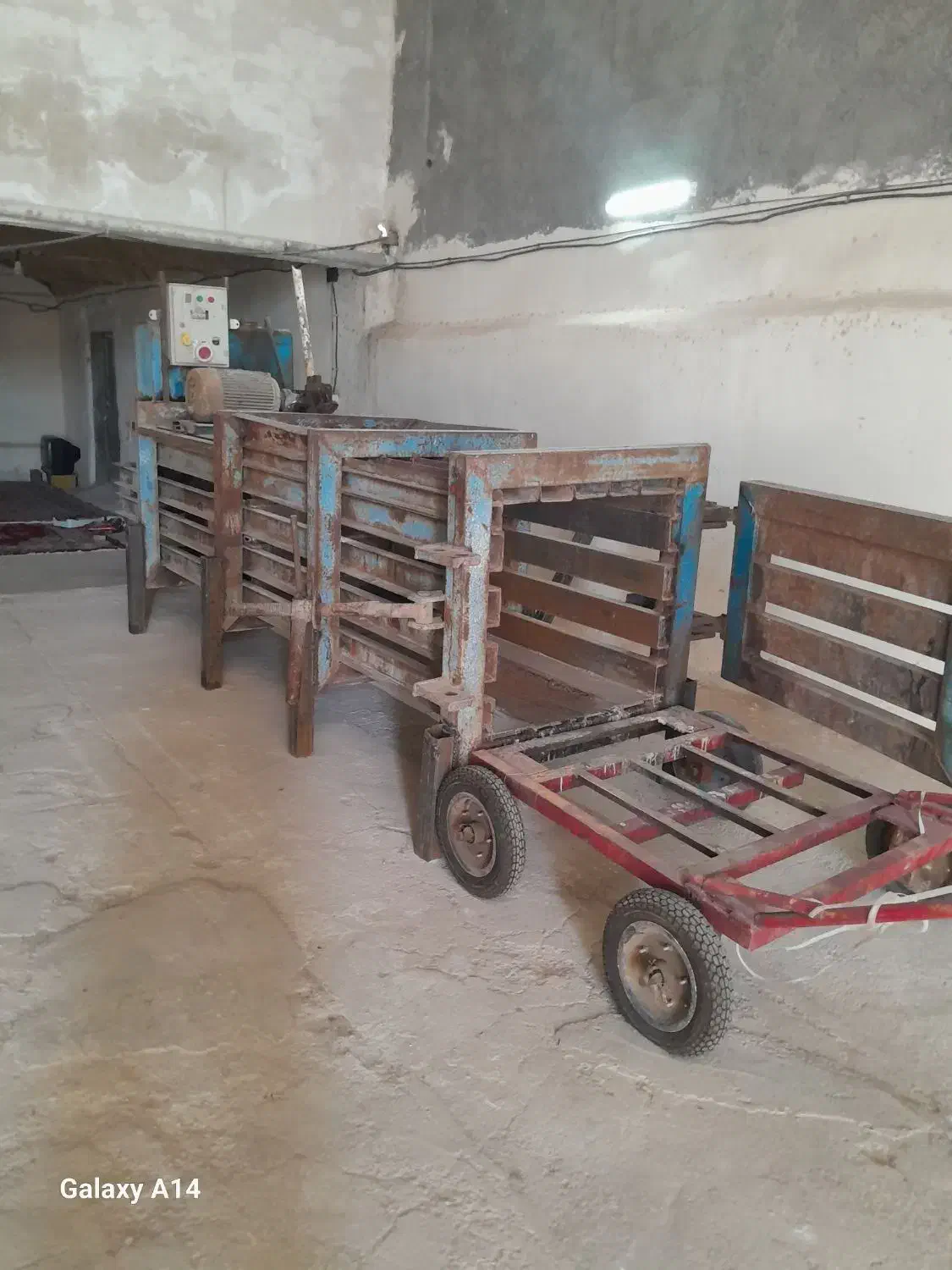 فروش دستگاه پرس کارتن وقوطی باوسایل کامل|ماشینآلات صنعتی|کاشان, یحیی آباد|دیوار