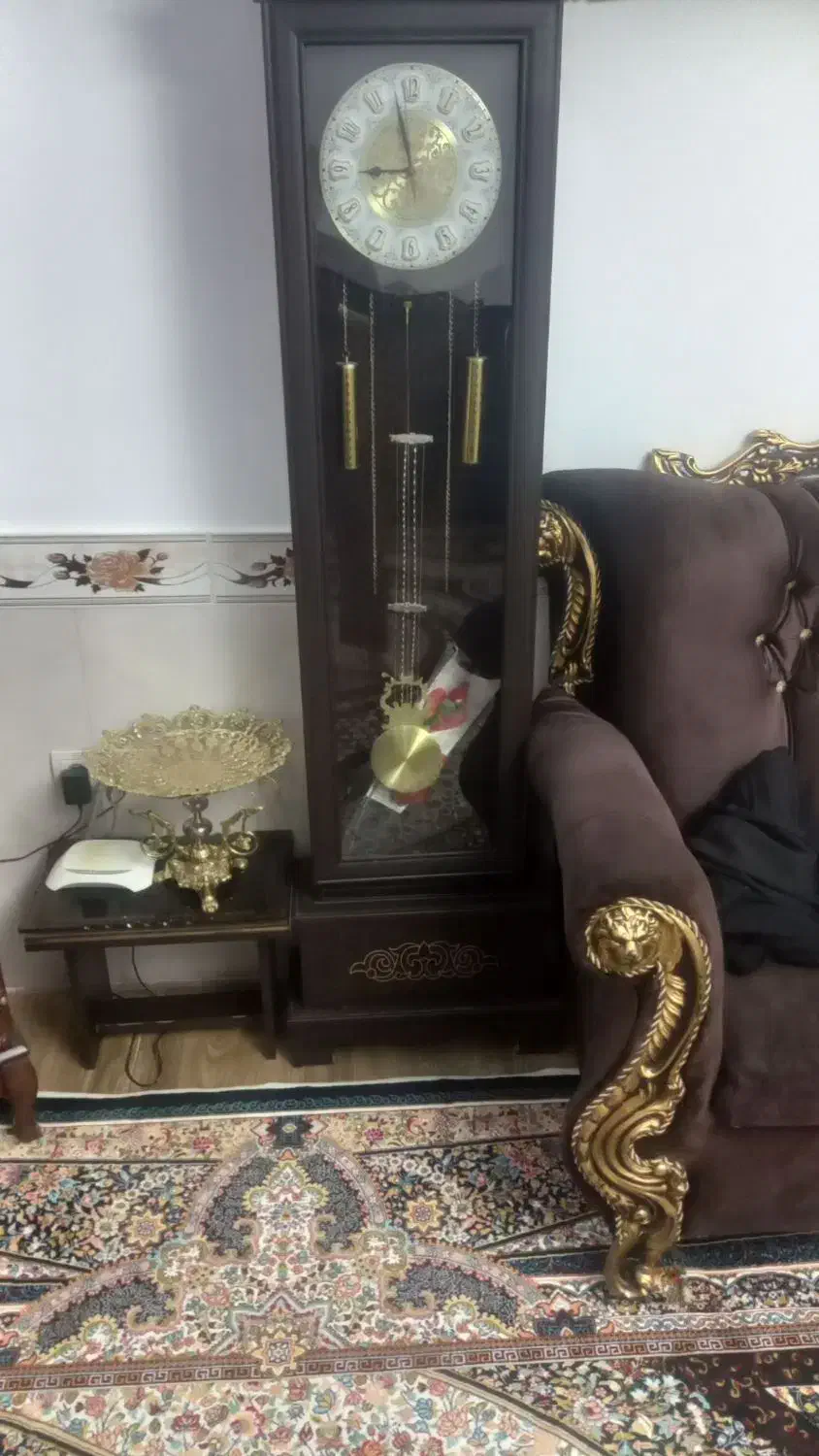 مبل ۷ نفره و ساعت ایستاده میز عسلی|مبلمان خانگی و میز عسلی|تاکستان, |دیوار