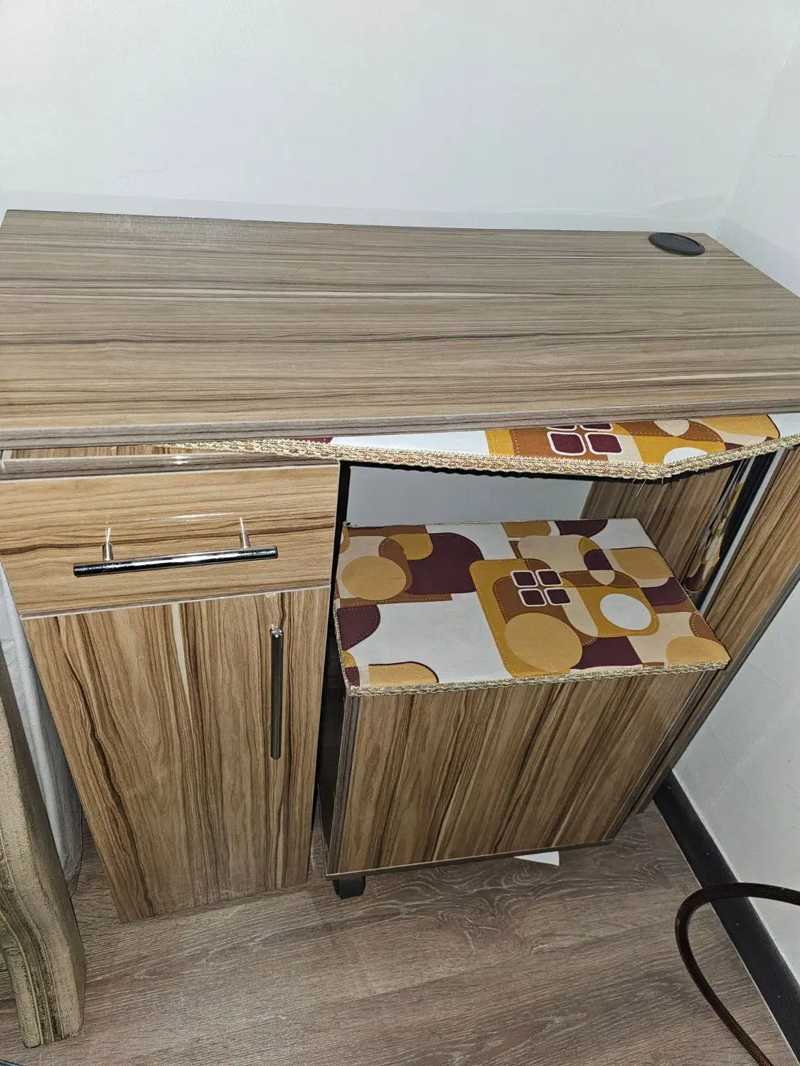 میز چرخ خیاطی و اتو|چرخ خیاطی و ریسندگی|مشهد, زمرد|دیوار