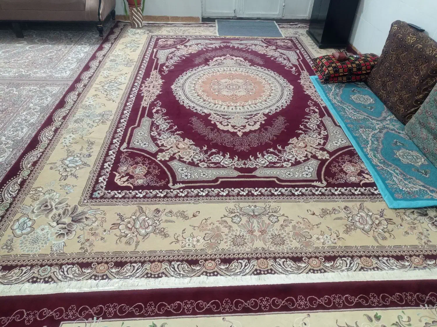 دو عدد قالی در حد نو|فرش|زرند, |دیوار