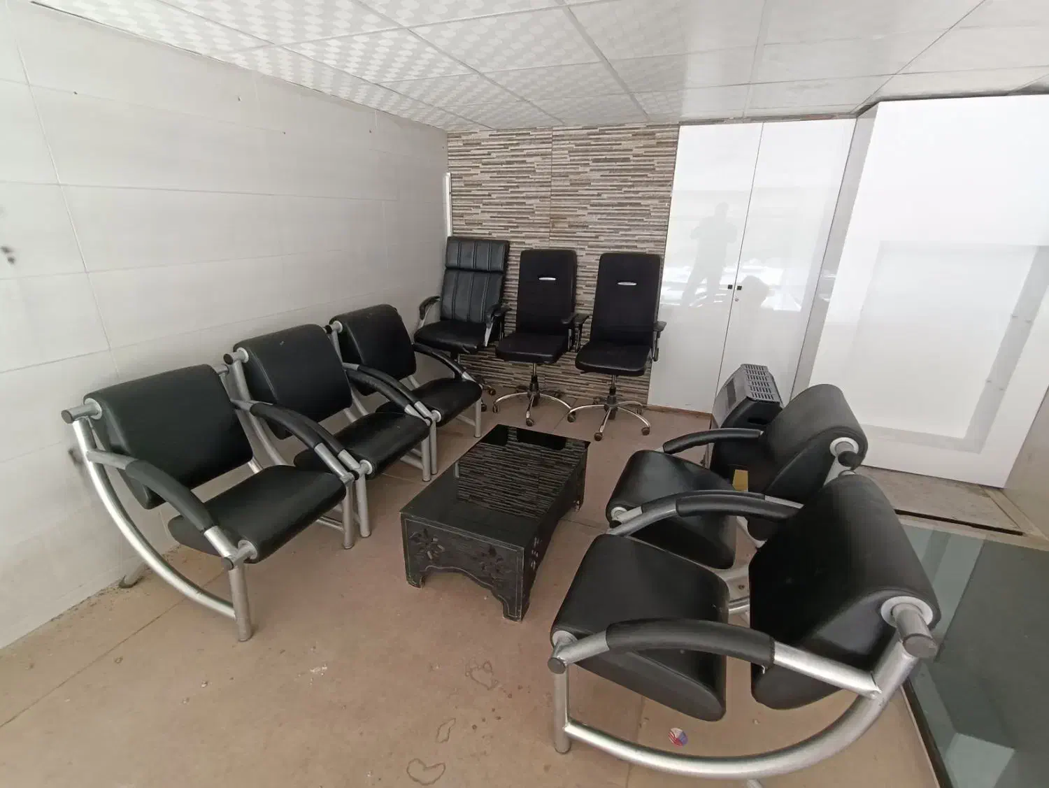 صندلی مدیریت و صندلی انتظار|مبلمان اداری|صدرا-فارس, فاز ۱|دیوار