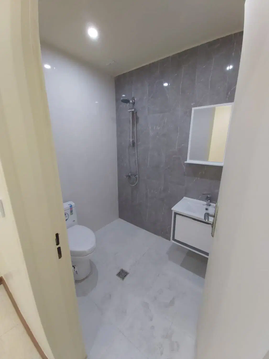 ۸۲متری لوکس در برج افرینش