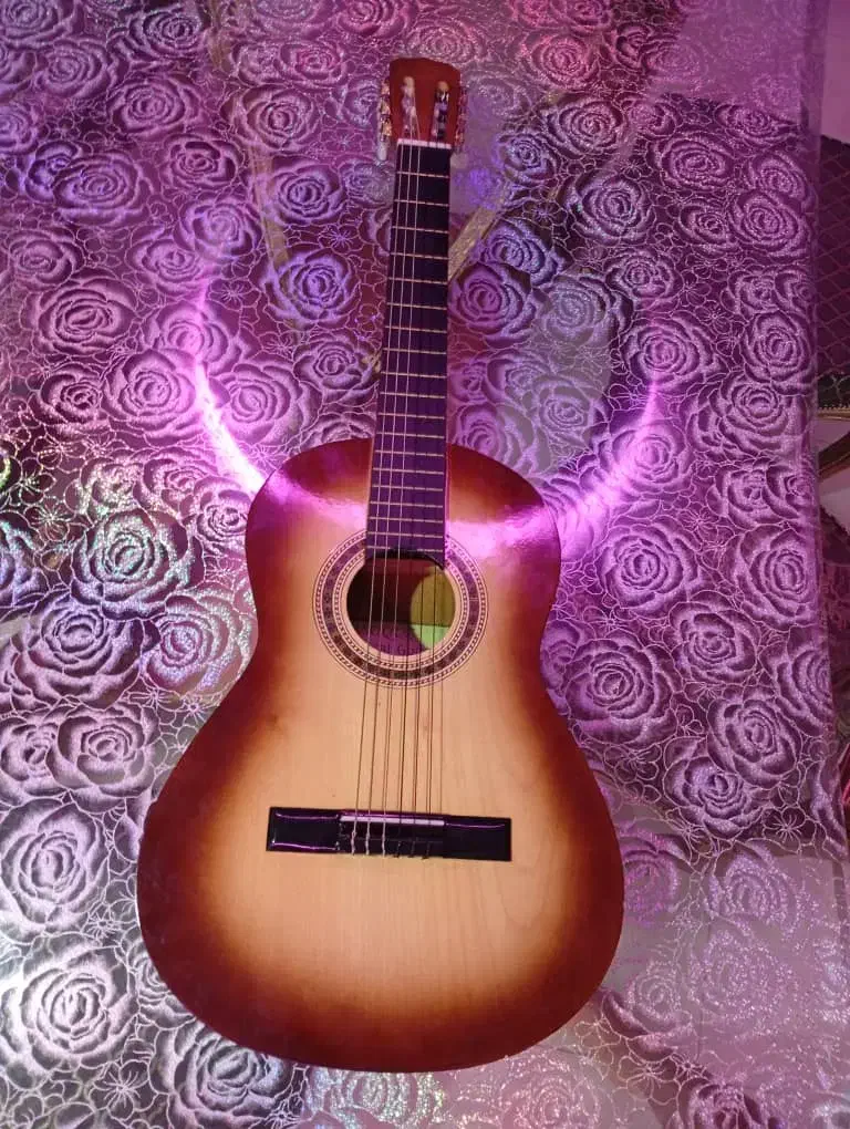 گیتار|گیتار، بیس، امپلیفایر|بروجن, |دیوار